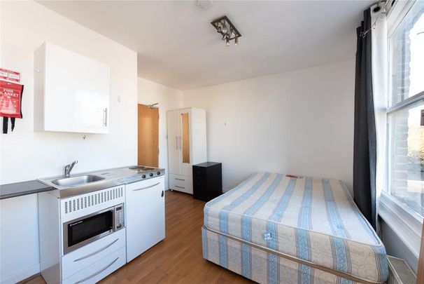 Studio to rent - Photo 1