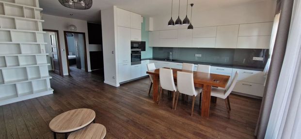 Wrocław, Krzyki, Partynice, PRZYJAŹNI z 2 miejscami postojowymi i komórką - Photo 1
