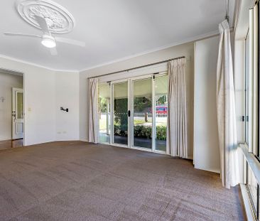 28 Friarbird Crescent, Bonogin. - Photo 6