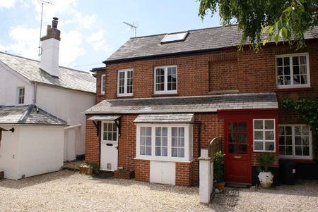 1 bedroom Pretty One Bedroom Cottage to rent - Photo 5