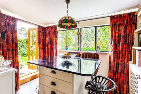 Wonderful Two Bedroom Cottage located in Stow-on-the-Wold. - Photo 3