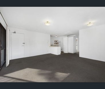 Prime Location Unit – Minutes to CBD & Waterfront - Photo 1