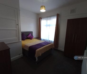 1 bedroom in a house share to rent - Photo 2