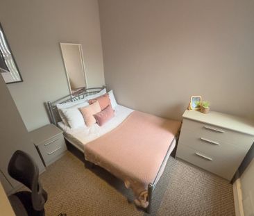 4 bedroom terraced house to rent - Photo 6