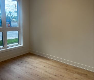 For Lease - 3088 William Cutmore Boulevard Unit# 112, Oakville, Ont... - Photo 2
