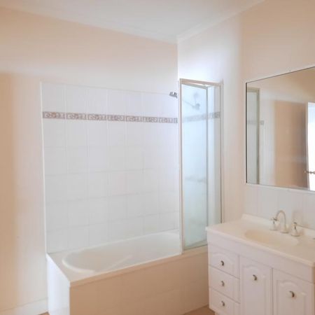 LOCATION LOCATION LOCATION! - Photo 5