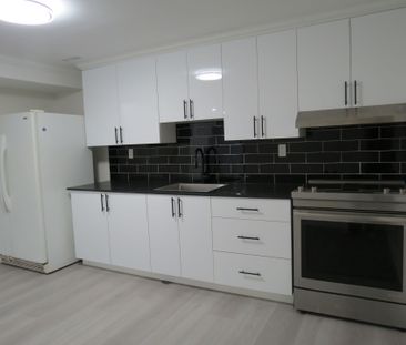 For Lease - 195 Castlebar Crescent, Oshawa, Ontario - Photo 4