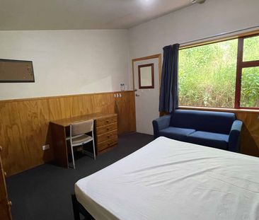 Simple & Convenient Studio Room on Union Street - Photo 3