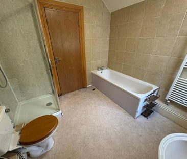 3 bedroom terraced house to rent - Photo 6