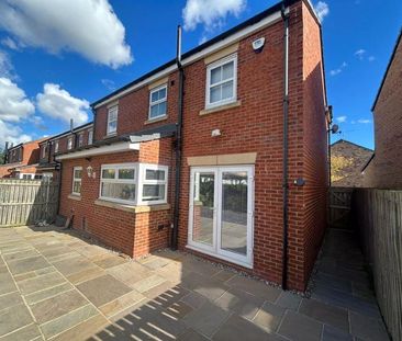 4 bedroom detached house to rent - Photo 4