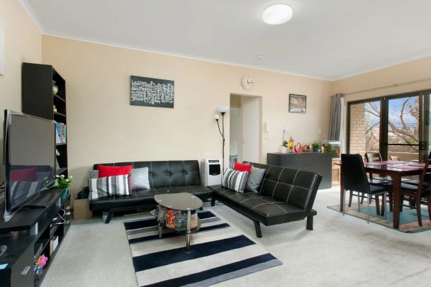Bright 2 Bedroom Unit with LUG in a Convenient Location - Photo 1