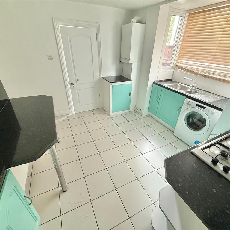 2 bedroom maisonette to rent - Photo 1