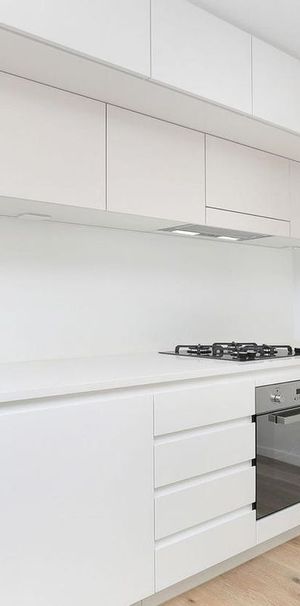Immaculate 1 Bedroom + Study! - Photo 1