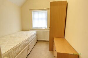 2 BEDROOM House - Terraced - Photo 1