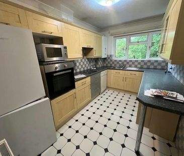 Flat to rent on - Photo 5