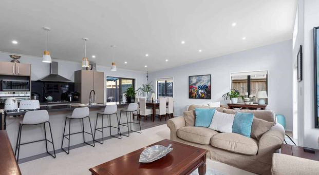 Modern living in fabulous location! - Photo 1