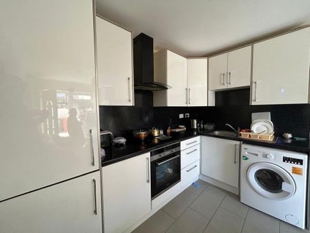 3 bedroom flat to rent - Photo 5