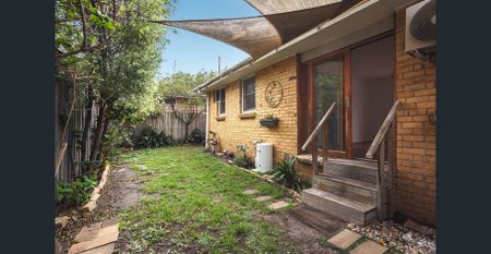 Freshly Renovated Coastal Retreat – Walk to the Beach! - Photo 4