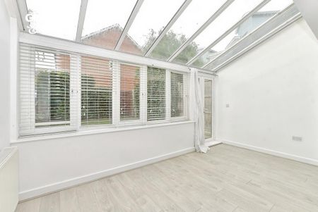 4 bedroom semi-detached house to rent - Photo 2