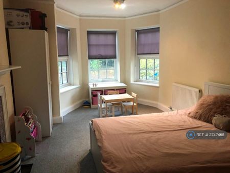 3 bedroom flat to rent - Photo 5