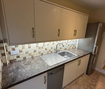 2 Bed Semi-Detached House, Queens Road, CR0 - Photo 3