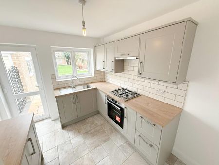 2 bedroom semi-detached bungalow to rent - Photo 5