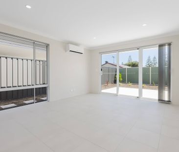 Newly Completed Coastal Haven in Beautiful Wannanup - Photo 2