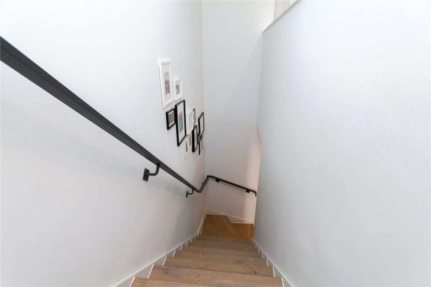 Three bedroom penthouse with private outside space. - Photo 1