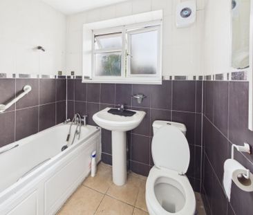 Hetherington Close, Slough, Berkshire,SL2 - Photo 6