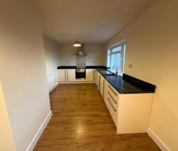 2 bedroom semi-detached house to rent - Photo 4