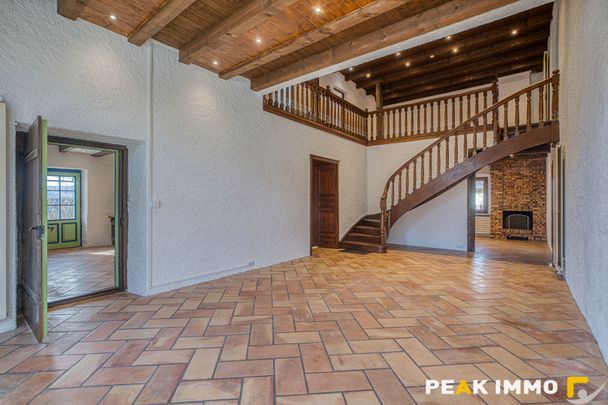Location Maison 9 pièces 207m² VIUZ EN SALLAZ 74250 - Photo 1