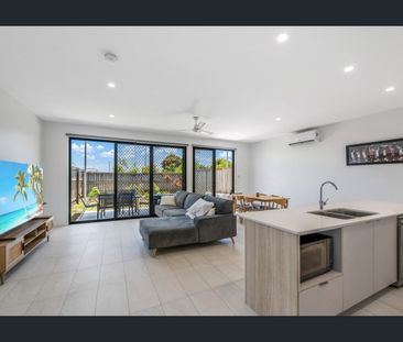 MODERN TOWNHOUSE IN QUIET COMPLEX - Photo 3