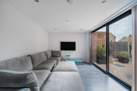 2 bedroom maisonette to rent - Photo 5