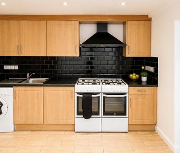 1 bedroom in a house share to rent - Photo 3