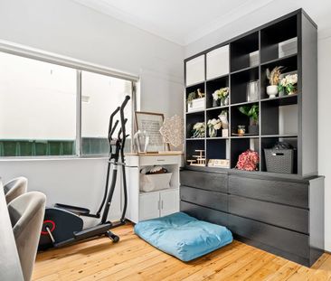 Comfortable 3-bed family home close to Earlwood Shopping Village - Photo 6