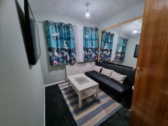 3 Bed Semi-Detached House, Richardson Road, LS9 - Photo 1