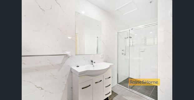 ATTENTION OVER 65'S - 1 BEDROOM UNIT IN PENINSULA VILLAGE - Photo 1