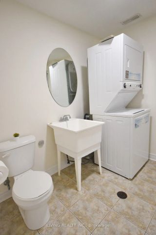 Condo Townhouse For Lease | N9255946 - Photo 2