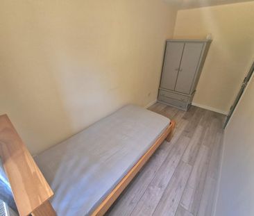 4 bedroom semi-detached house to rent - Photo 1
