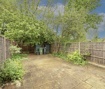 3 bedroom end terraced house to rent, Available now - Photo 1