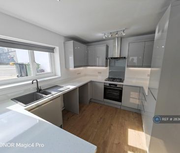 4 bedroom terraced house to rent - Photo 4