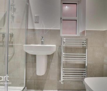 2 bedroom semi-detached house to rent - Photo 6