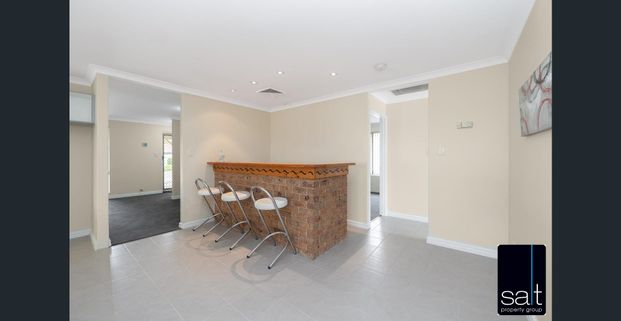 Ideal Refurbished Family Home Close to Park - Photo 1