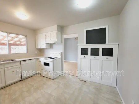 2107 86 Street NW - MAIN — Main Floor Unit - Photo 2