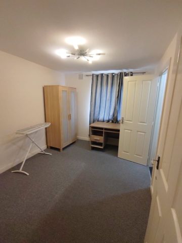 2 Bed Flat, Pavilion Close, LE2 - Photo 2