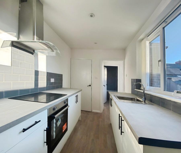 2 bedroom semi-detached house to rent - Photo 6