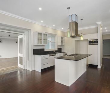 Charming Family Home – Central Location - Photo 2
