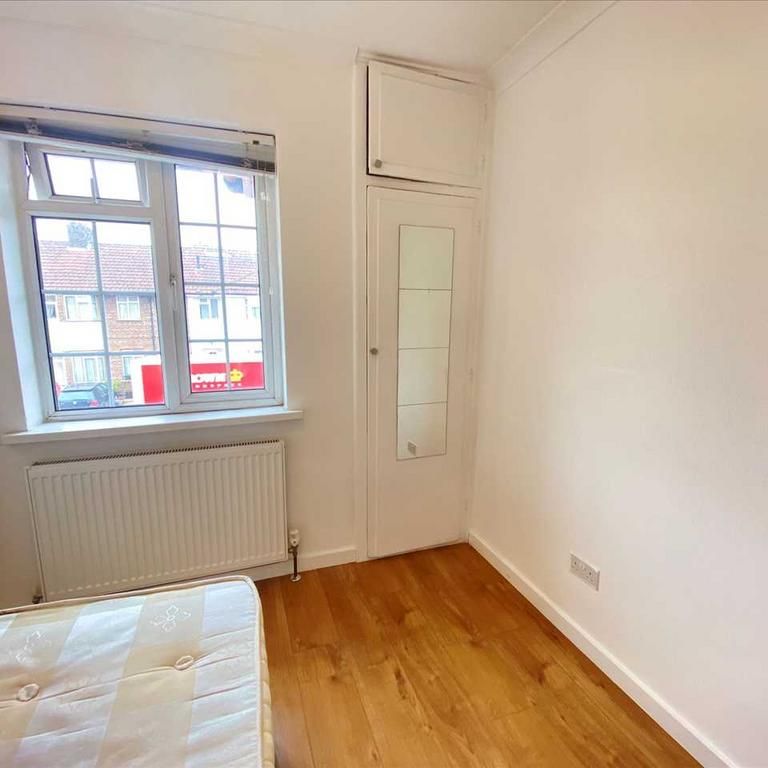 1 bedroom in a house share to rent - Photo 1
