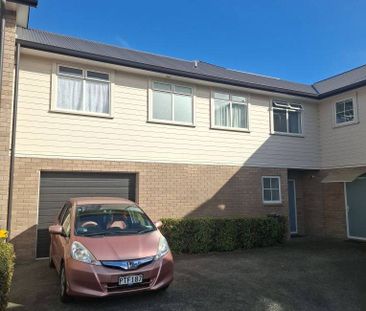 **Spacious 4-Bedroom Townhouse in Hillcrest, Hamilton – $680 per We... - Photo 2