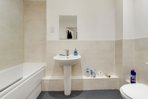 Stanton Court, Dagenham, RM10 - Photo 1